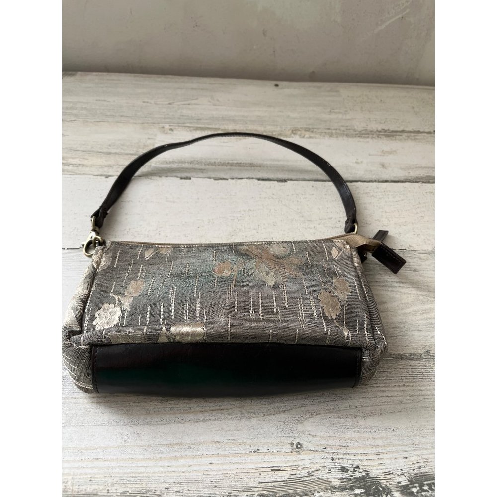 Bueno mini zippered clutch bag with detachable strap